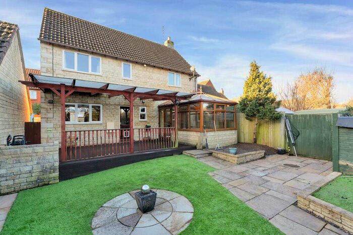 4 Bedroom Link Detached House To Rent In Glen Road, Castle Bytham, Grantham, NG33