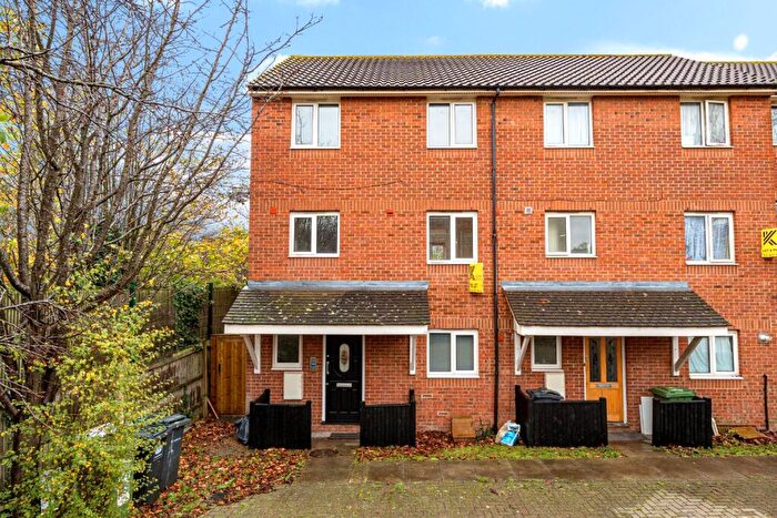 6 Bedroom End Of Terrace House For Sale In Hospital Way, London, SE13