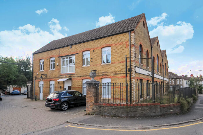 2 Bedroom Flat To Rent In Homesdale Road, Bromley, BR1
