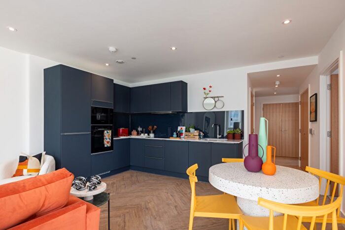 2 Bedroom Flat For Sale In Upper East, Bromley-By-Bow, E3