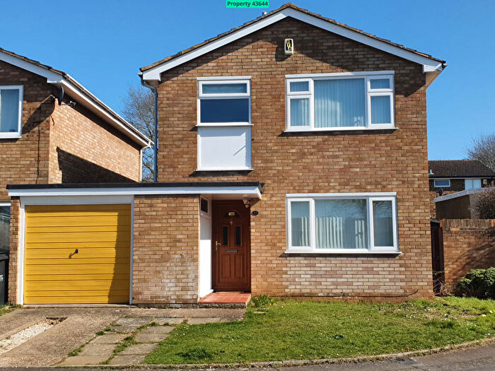 3 Bedroom Semi-Detached House To Rent In South Priors Court, Northampton, NN3