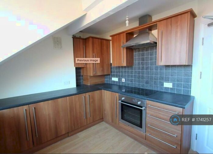 1 Bedroom Flat To Rent In Machon Bank, Sheffield, S7