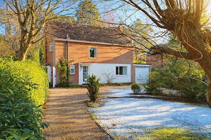 3 Bedroom Detached House For Sale In Portsmouth Road, Camberley, GU15