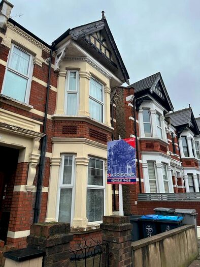 3 Bedroom Flat To Rent In Sellons Avenue, London, NW10