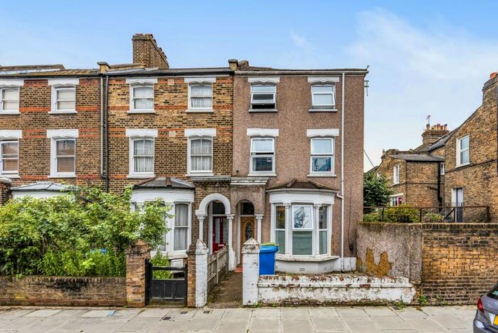 4 Bedroom End Of Terrace House To Rent In Elmington Road Camberwell, SE5