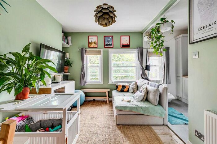 1 Bedroom Apartment To Rent In Brondesbury Villas, London, NW6