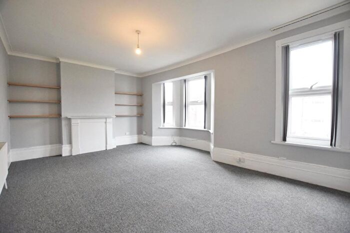 2 Bedroom Flat To Rent In Fillebrook Road, Leytonstone, E11