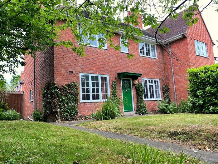 3 Bedroom Semi-Detached House To Rent In Hay Green Lane, Bournville, Birmingham, B30