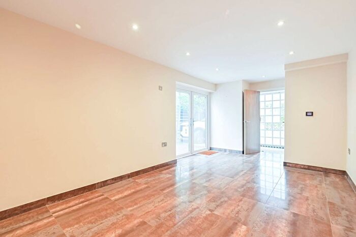 2 Bedroom End Of Terrace House To Rent In St Frideswides Mews, Poplar, London, E14
