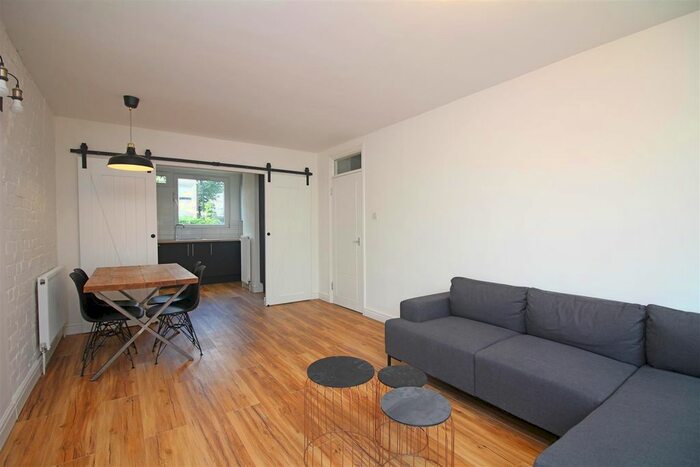 3 Bedroom Flat To Rent In Shrubland Road, London, E8