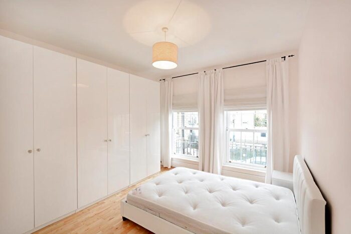 2 Bedroom Apartment To Rent In William Square, Rotherhithe, SE16