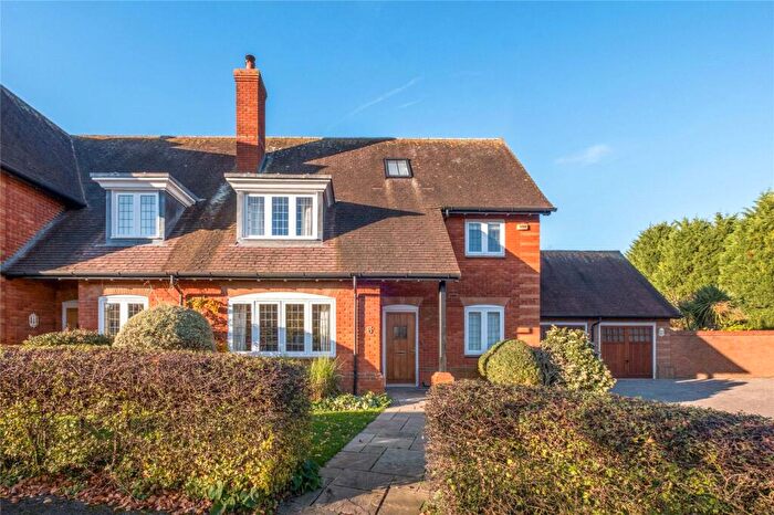 3 Bedroom Semi Detached House For Sale In Lazell Gardens, Betchworth, Surrey, RH3