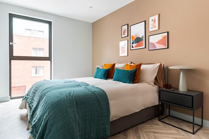 2 Bedroom Apartment To Rent In Dovetail, BS2
