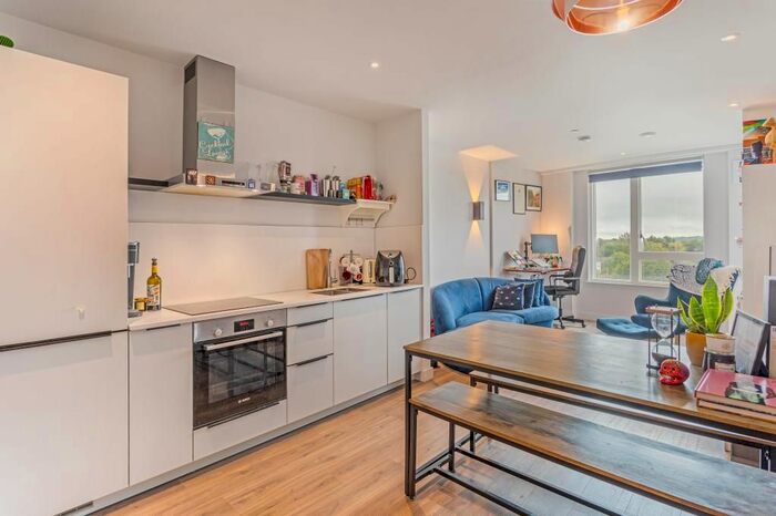 1 Bedroom Flat To Rent In Merrion Avenue, Stanmore, HA7