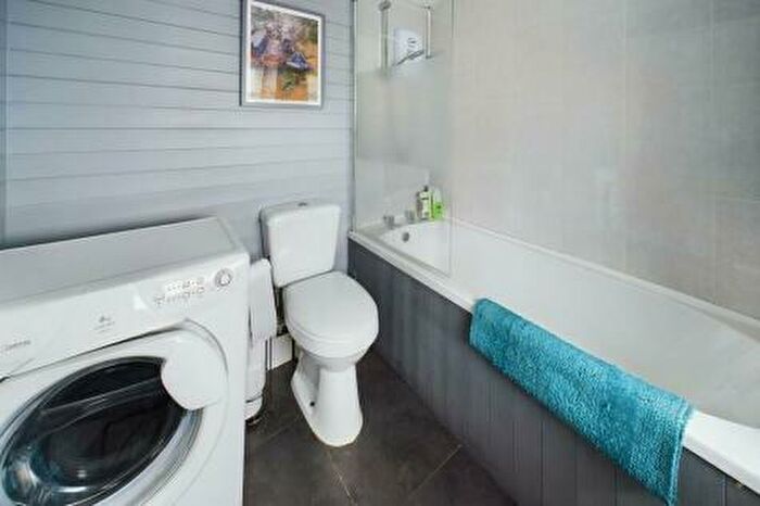 2 Bedroom Bungalow For Sale In The Willows, Upper Holme, Off Main Street, Zouch, Loughborough, Leicestershire, LE12