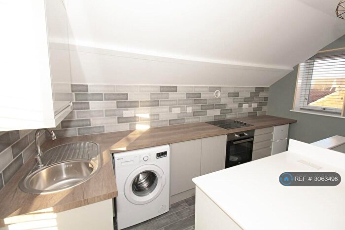 1 Bedroom Flat To Rent In High St, Leeds, LS25