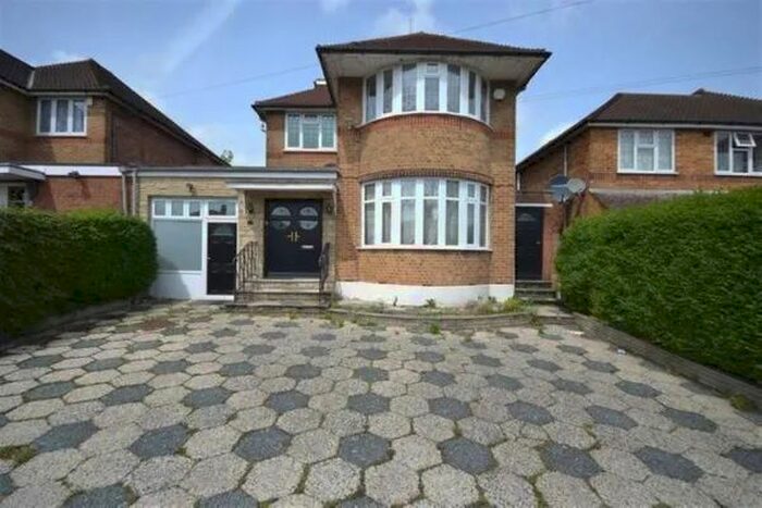 5 Bedroom Semi-Detached House To Rent In Northiam, London, N12