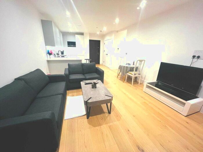 1 Bedroom Flat To Rent In Capital Interchange Way, Brentford, TW8