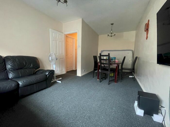 2 Bedroom Flat To Rent In Warley Hill, Warley, Brentwood, CM14