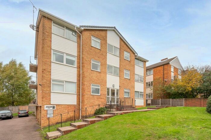 2 Bedroom Flat To Rent In Park Road, East Barnet, Barnet, EN4