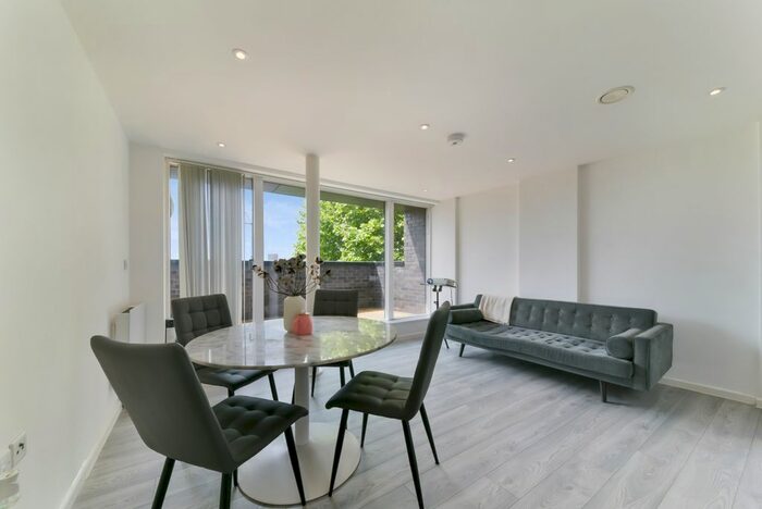 2 Bedroom Flat To Rent In Vantage Court, Old Kent Road, SE1