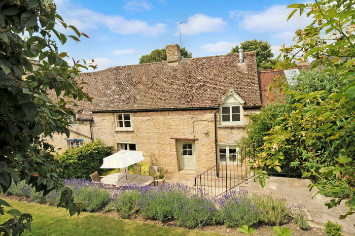 2 Bedroom Cottage To Rent In High Street, Finstock, OX7