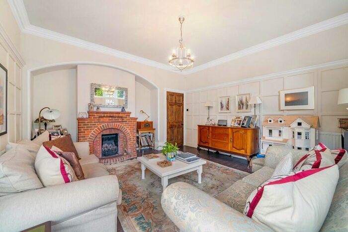 5 Bedroom Detached House For Sale In Durham Avenue, Bromley, BR2