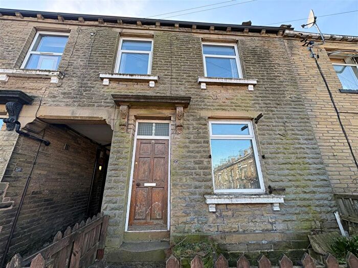 2 Bedroom Terraced House For Sale In Ewart Street, Great Horton, Bradford, BD7