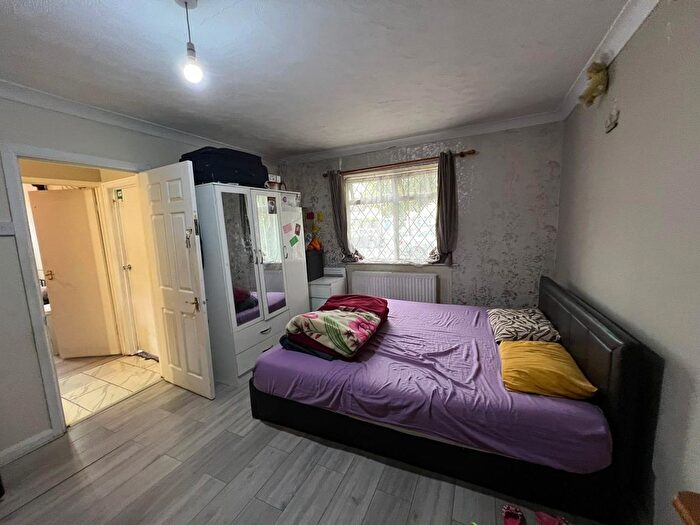 2 Bedroom Flat To Rent In East Park Close, Chadwell Heath, Romford, RM6