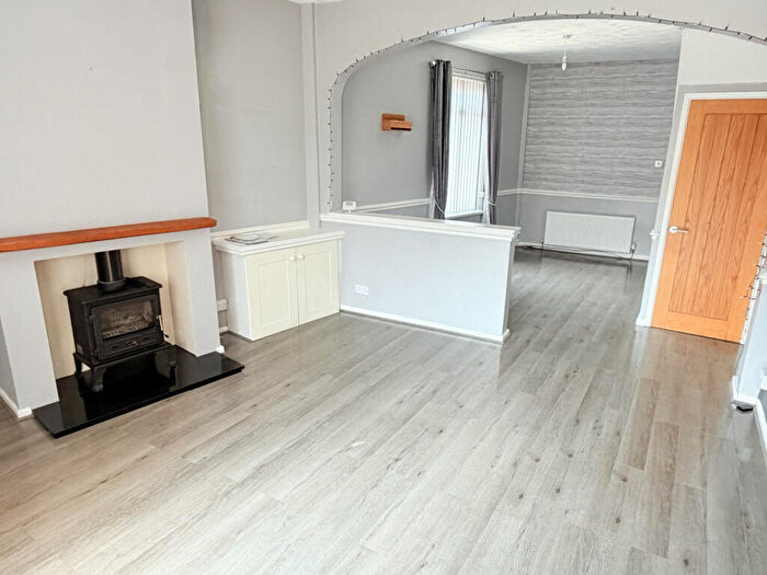 2 Bedroom End Of Terrace House To Rent In Market Street, Droylsden, M43