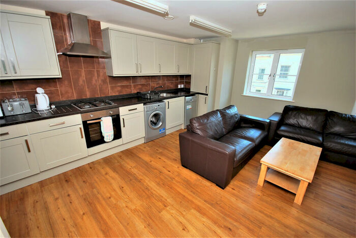 10 Bedroom Flat To Rent In Station House, Old Warwick Road, Leamington Spa, Warwickshire, CV31