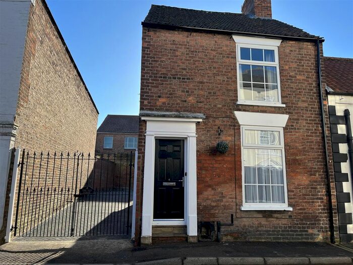 2 Bedroom End Of Terrace House To Rent In Chequergate, Louth, LN11