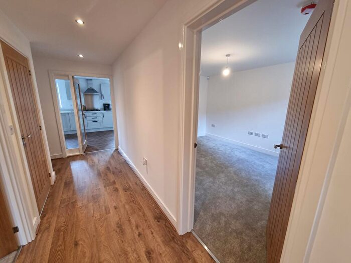 4 Bedroom Semi-Detached House To Rent In Teeside Avenue, George Street, Prestwich, M25