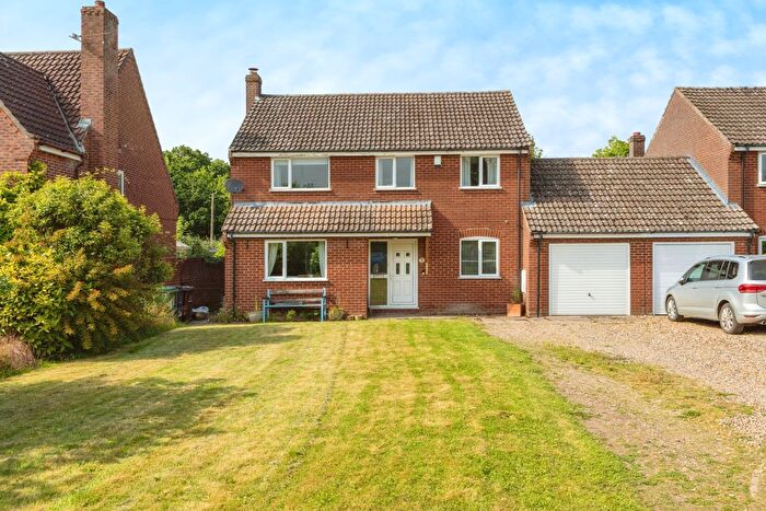 4 Bedroom Link Detached House For Sale In The Green, Little Ellingham, Attleborough, NR17