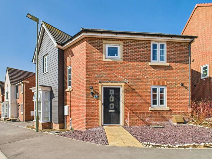 3 Bedroom Detached House For Sale In Tubb Way, Marnel Park, Basingstoke, RG24