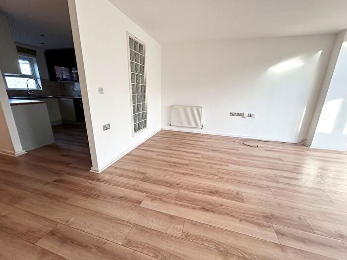 3 Bedroom End Of Terrace House To Rent In Camp Street, Salford, M7