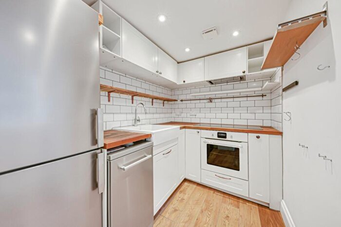 2 Bedroom End Of Terrace House To Rent In Church Walk, Childs Hill, NW2