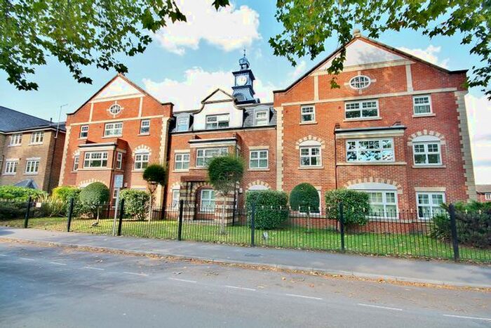 2 Bedroom Flat For Sale In Kings Road, Woking, Surrey, GU21