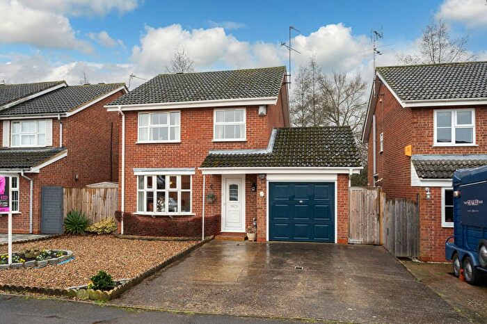 3 Bedroom Detached House For Sale In Dalesford Road, Aylesbury, Buckinghamshire, HP21