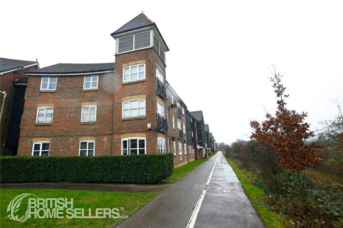 2 Bedroom Flat For Sale In Riverbank Way, Ashford, Kent, TN24