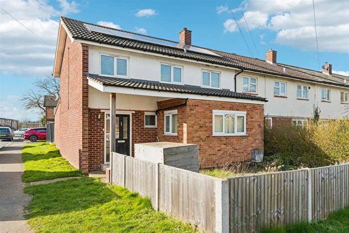 3 Bedroom Property For Sale In Broad Oak Way, Stevenage, SG2
