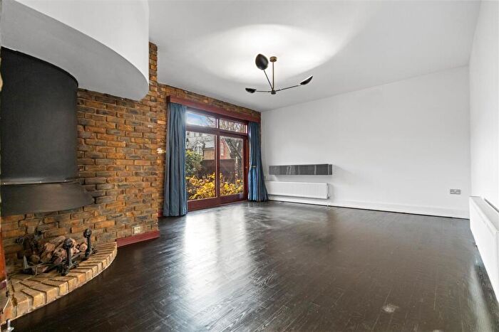 3 Bedroom Mews To Rent In Wavel Mews, South Hampstead, NW6