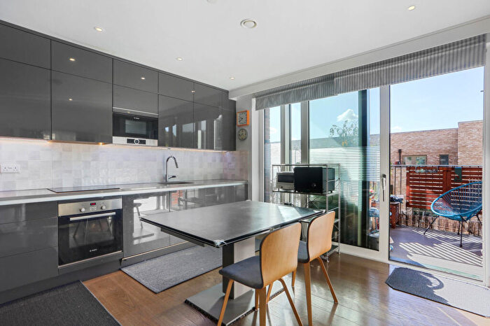 2 Bedroom Apartment For Sale In Siddal Apartments, Heygate Street, London, SE17