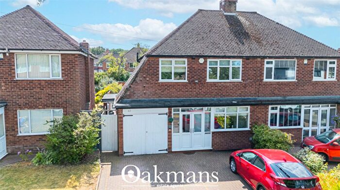 3 Bedroom Semi-Detached House For Sale In Willow Road, Solihull, West Midlands, B91