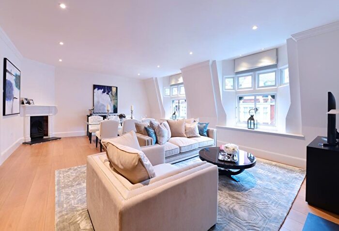 2 Bedroom Flat To Rent In Duke Street, Mayfair, W1K