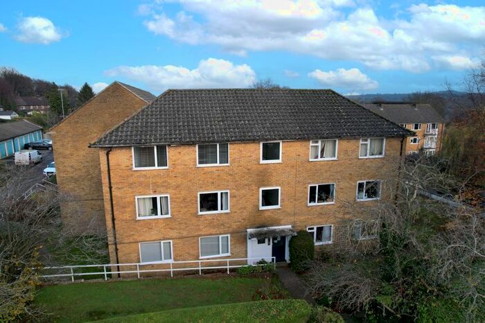 2 Bedroom Flat To Rent In Sumner Road, Farnham, GU9