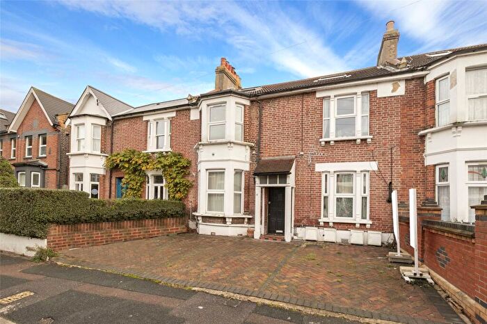 2 Bedroom Flat To Rent In Carisbrooke Road, Walthamstow, E17
