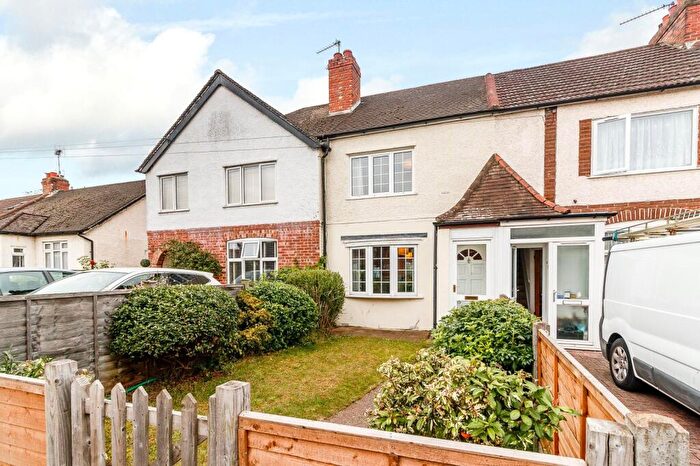 2 Bedroom House For Sale In Carlton Road, Walton-on-Thames, Surrey, KT12