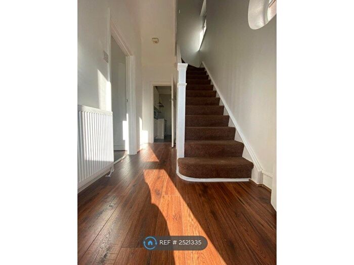 3 Bedroom Detached House To Rent In Avebury Avenue, Leicester, LE4