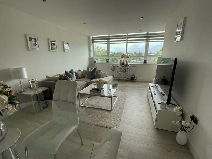 2 Bedroom Apartment To Rent In Springfield Road, Chelmsford, CM2